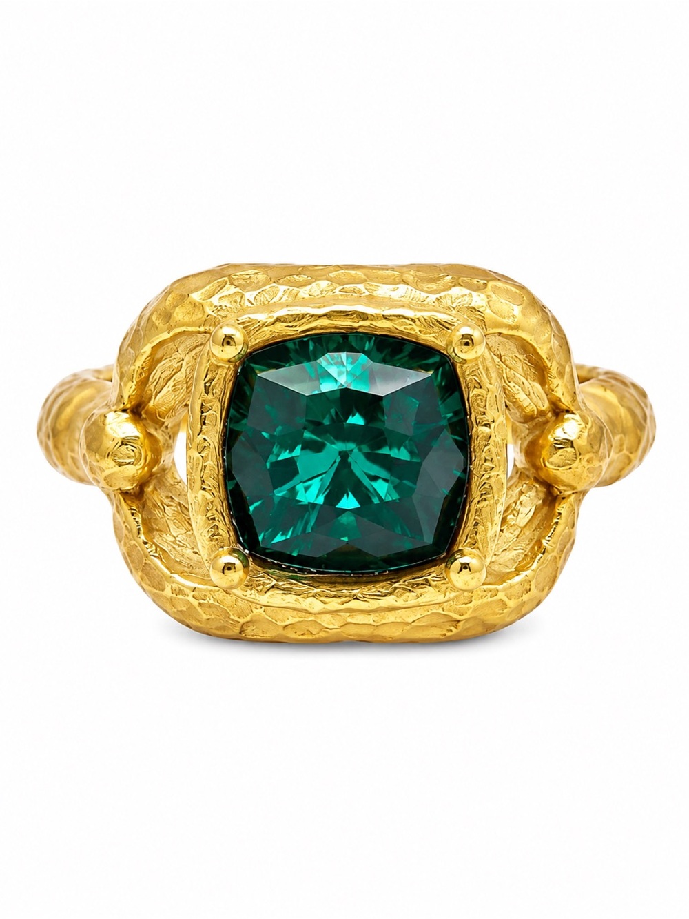 OSCAR DE LA RENTA • Emerald Crystal Embellished Hammered Gold Ring